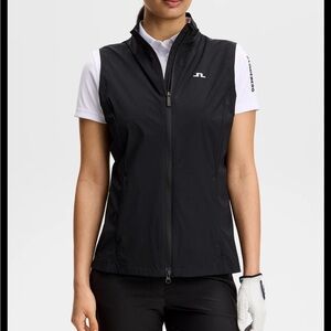J.Lindeberg Black women's golf vest is a lightweight, sleeveless Size Medium